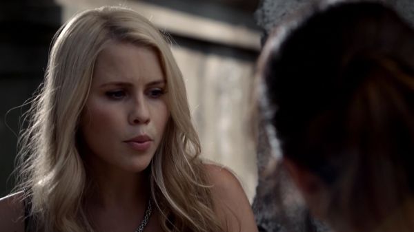 Claire-Holt-as-Rebekah-Mikaelson-in-The-Originals-s01e01-0185.jpg