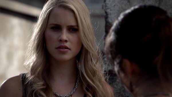 Claire-Holt-as-Rebekah-Mikaelson-in-The-Originals-s01e01-0190.jpg