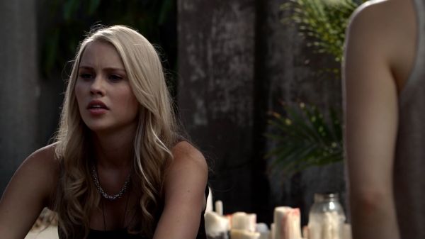 Claire-Holt-as-Rebekah-Mikaelson-in-The-Originals-s01e01-0194.jpg