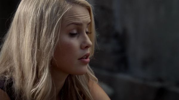Claire-Holt-as-Rebekah-Mikaelson-in-The-Originals-s01e01-0200.jpg