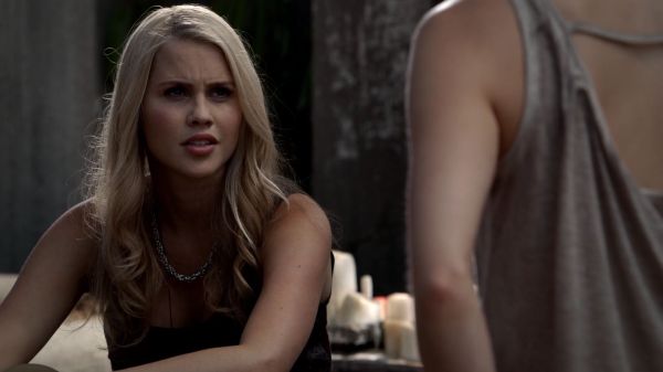 Claire-Holt-as-Rebekah-Mikaelson-in-The-Originals-s01e01-0204.jpg