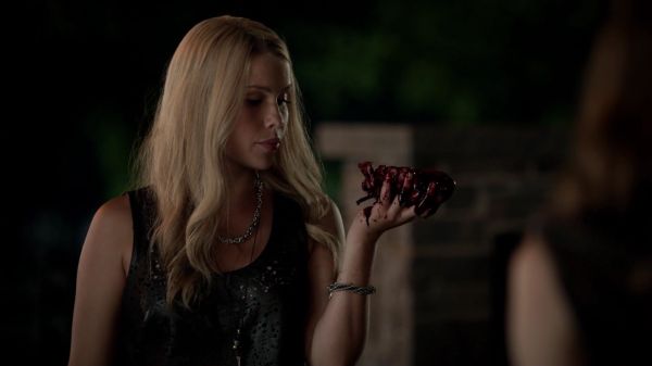Claire-Holt-as-Rebekah-Mikaelson-in-The-Originals-s01e01-0300.jpg
