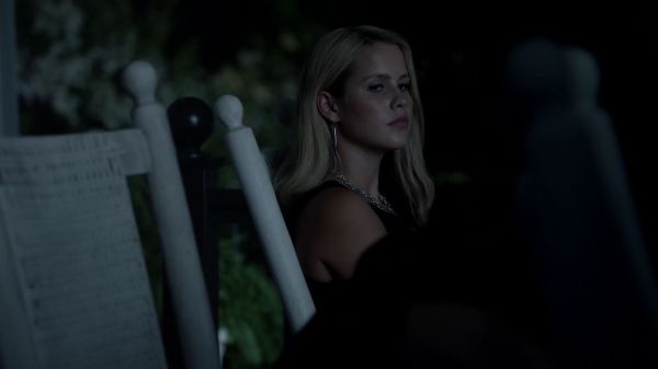 Click to view full size image
==============
Claire-Holt-as-Rebekah-Mikaelson-in-The-Originals-s01e01-0397.jpg Claire-Holt-as-Rebekah-Mikaelson-in-The-Originals-s01e01-0397.jpg