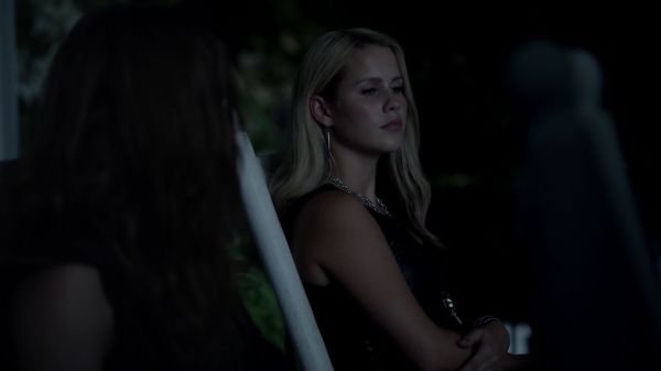 Claire-Holt-as-Rebekah-Mikaelson-in-The-Originals-s01e01-0400.jpg