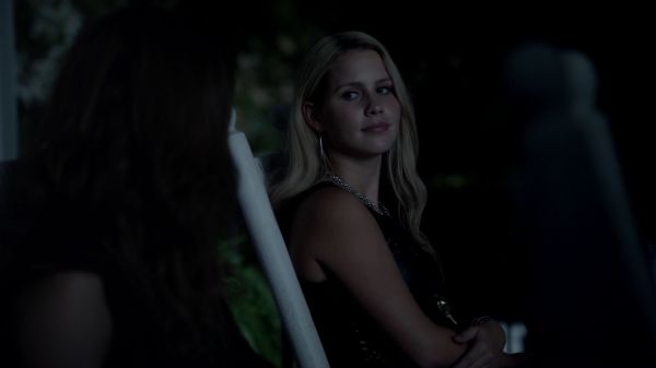 Claire-Holt-as-Rebekah-Mikaelson-in-The-Originals-s01e01-0406.jpg