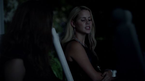 Click to view full size image
==============
Claire-Holt-as-Rebekah-Mikaelson-in-The-Originals-s01e01-0427.jpg Claire-Holt-as-Rebekah-Mikaelson-in-The-Originals-s01e01-0427.jpg