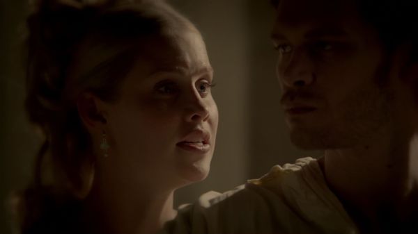 Claire-Holt-as-Rebekah-Mikaelson-in-The-Originals-s01e01-0462.jpg