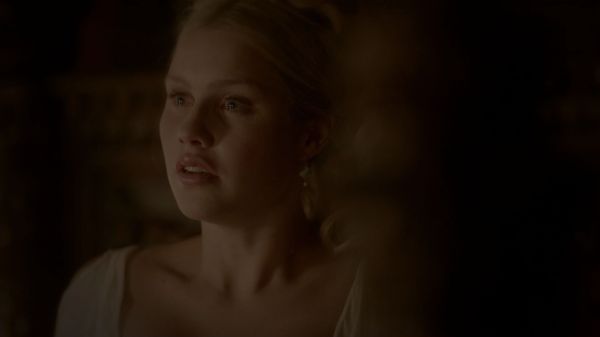 Claire-Holt-as-Rebekah-Mikaelson-in-The-Originals-s01e01-0556.jpg