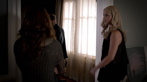 Click to view full size image
==============
Claire-Holt-as-Rebekah-Mikaelson-in-The-Originals-s01e03-0014.jpg Claire-Holt-as-Rebekah-Mikaelson-in-The-Originals-s01e03-0014.jpg