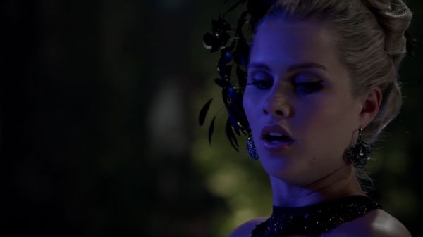 Claire-Holt-as-Rebekah-Mikaelson-in-The-Originals-s01e03-0168.jpg