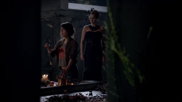 Claire-Holt-as-Rebekah-Mikaelson-in-The-Originals-s01e03-0208.jpg